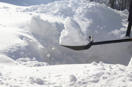 Приспособление для уборки снега с крыши в Набережных Челнах